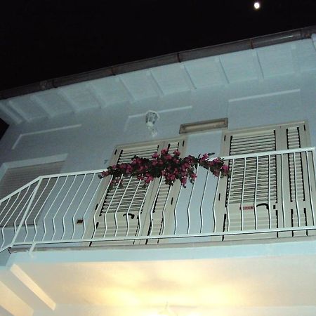 La Viareggina Hotel Viareggio Bagian luar foto