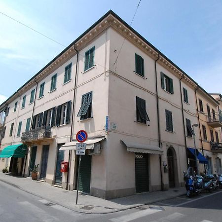 La Viareggina Hotel Viareggio Bagian luar foto